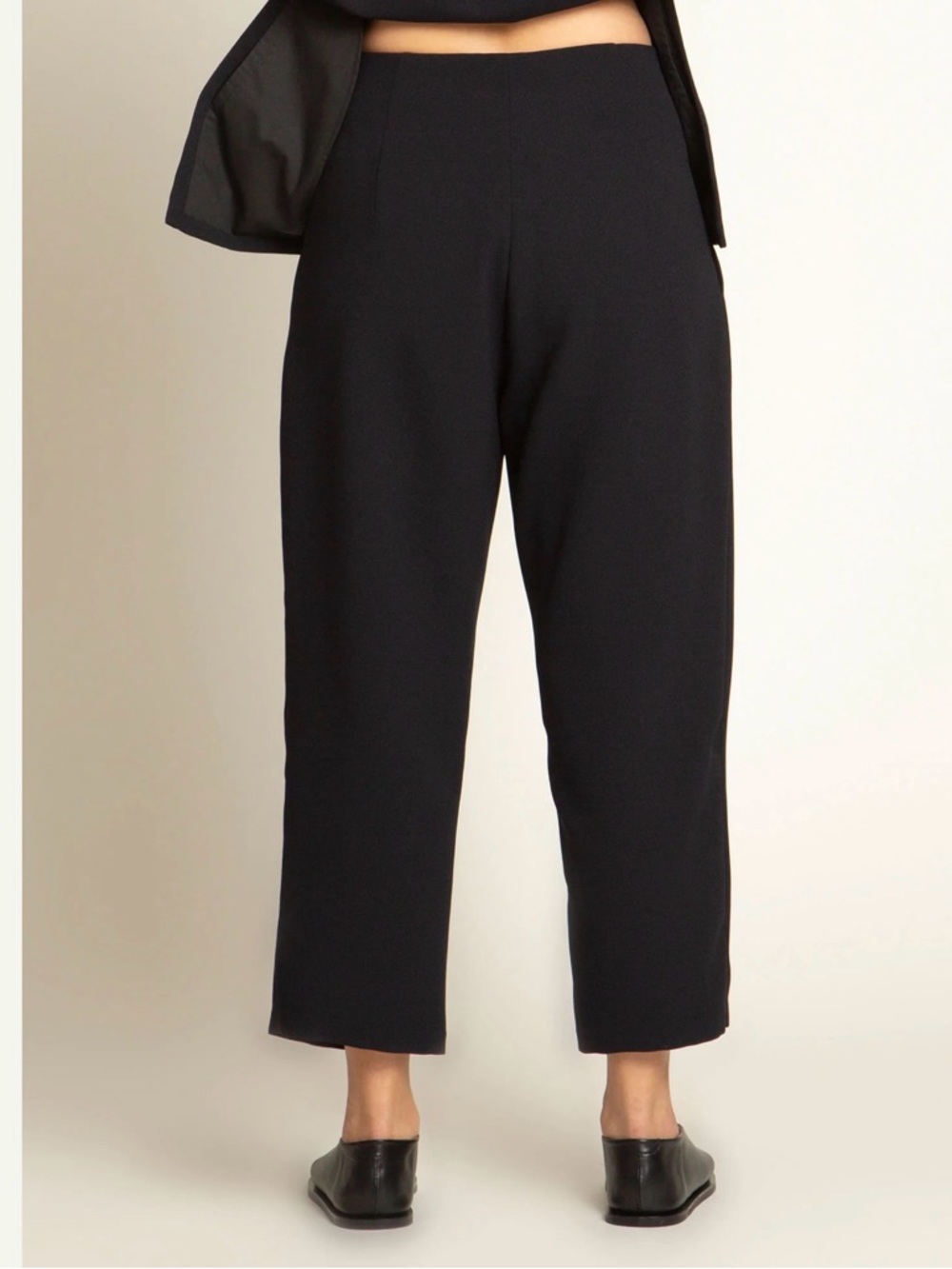 Kaarem Sua Tapered Trouser Pocket Pant in Black Blue Size M
Sưa